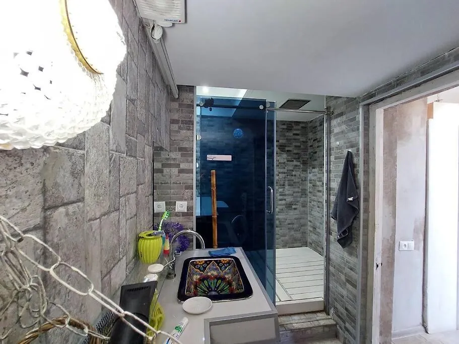 Vintage 2Bdr Apt In City Center. Saburtalo District Tiflis Сasa de vacaciones