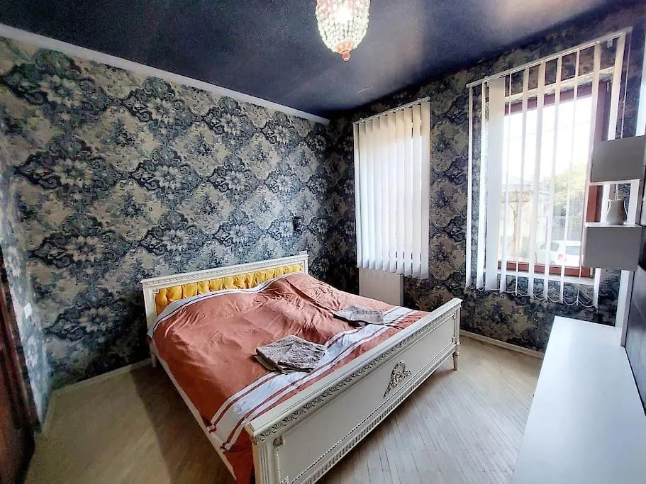 Сasa de vacaciones Vintage 2Bdr Apt In City Center. Saburtalo District Tiflis