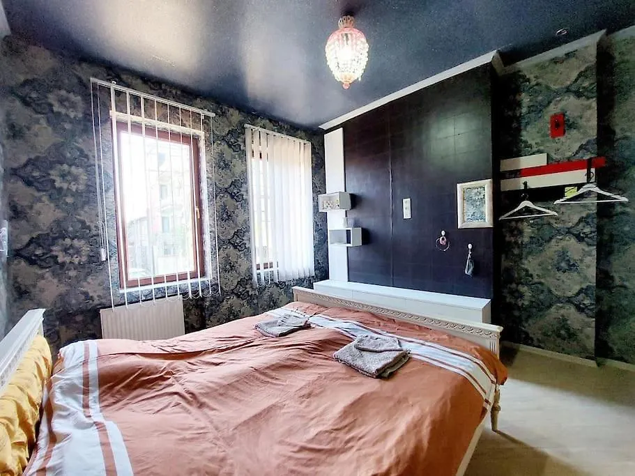 Vintage 2Bdr Apt In City Center. Saburtalo District Tiflis
