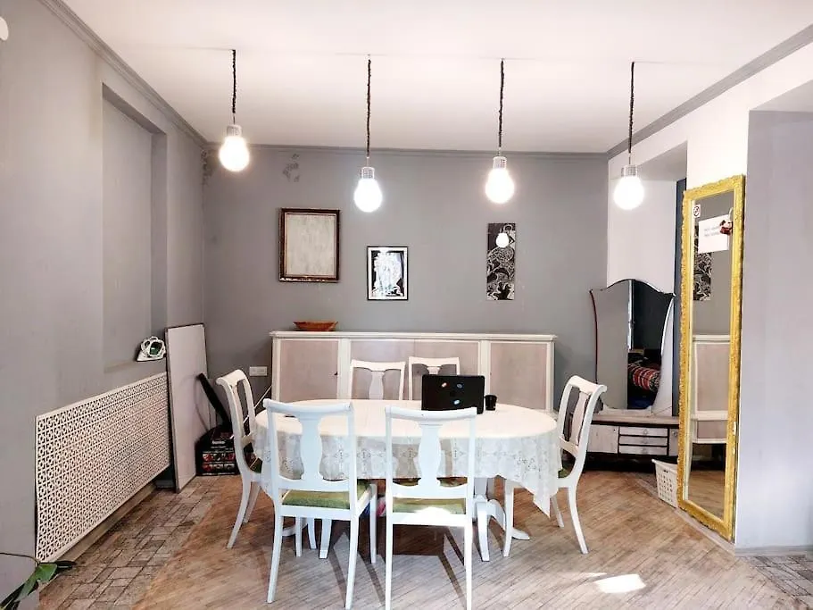 Сasa de vacaciones Vintage 2Bdr Apt In City Center. Saburtalo District Tiflis