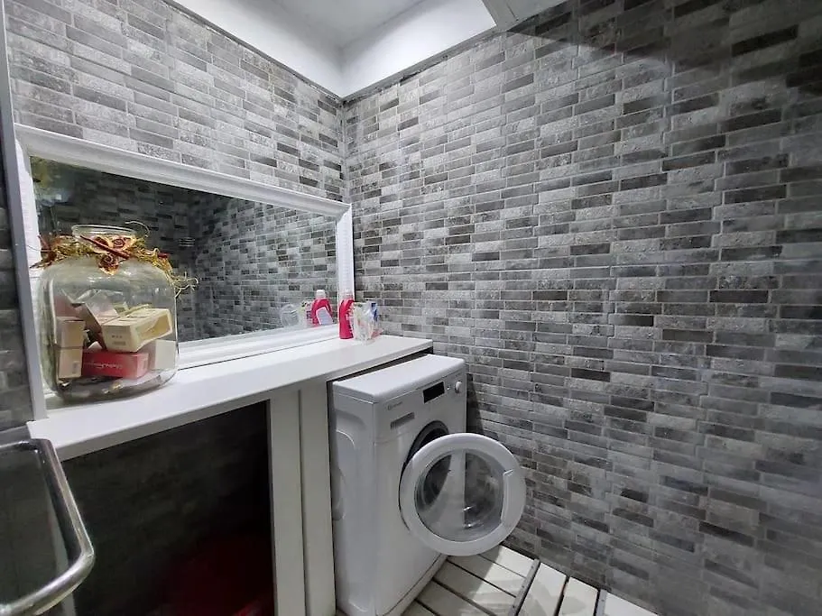 Vintage 2Bdr Apt In City Center. Saburtalo District Tiflis Сasa de vacaciones