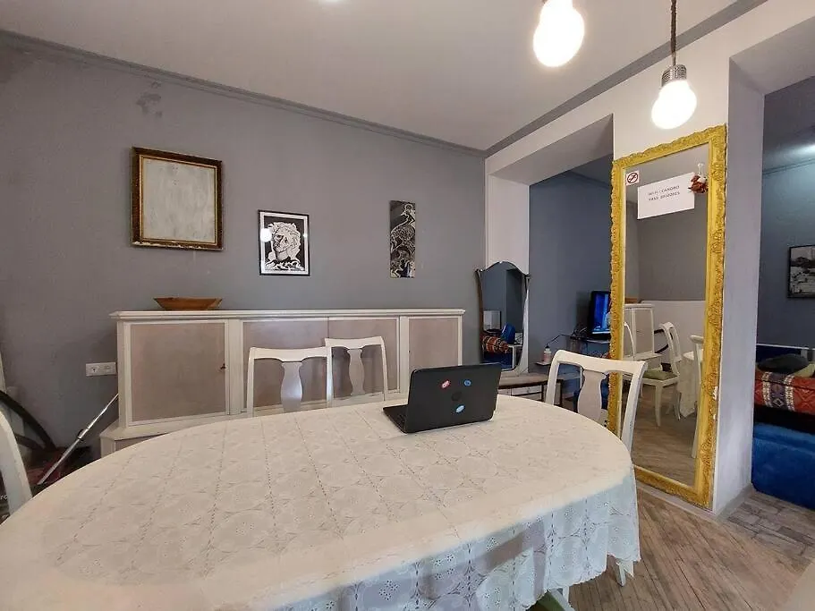 Vintage 2Bdr Apt In City Center. Saburtalo District Tiflis 0*,
